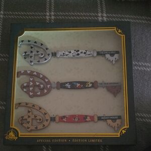 Disney Store MICKEY MOUSE Through The Years Collectible Key Set